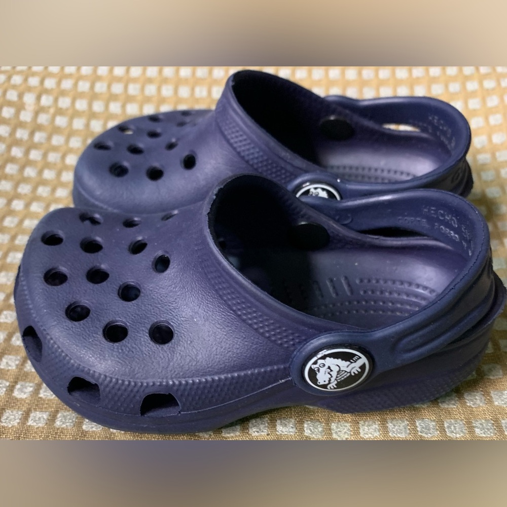 Infant boy size 4/5 blue crocs - worn twice like new - Picture 2 of 5